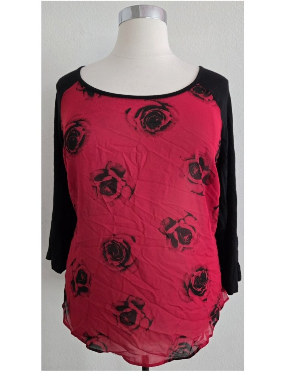 Torrid 3X red black rose chiffon raglan NWT